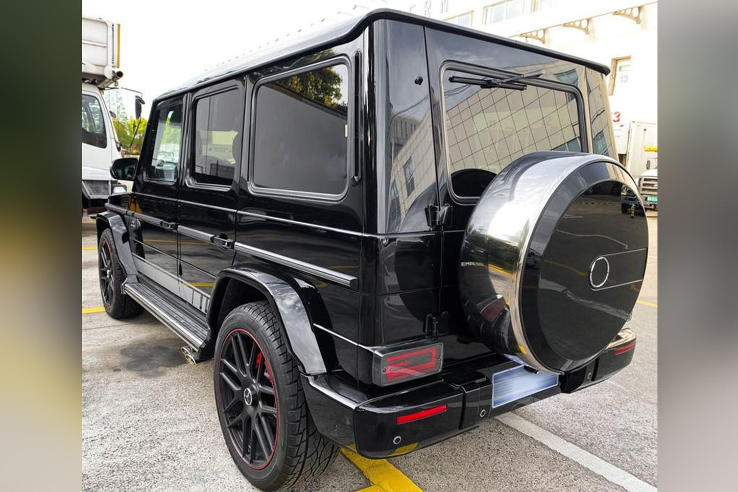 Pachetul tuning tip 63 compatibil cu Mercedes G class W463 (2008-2017) pentru conversia la W464