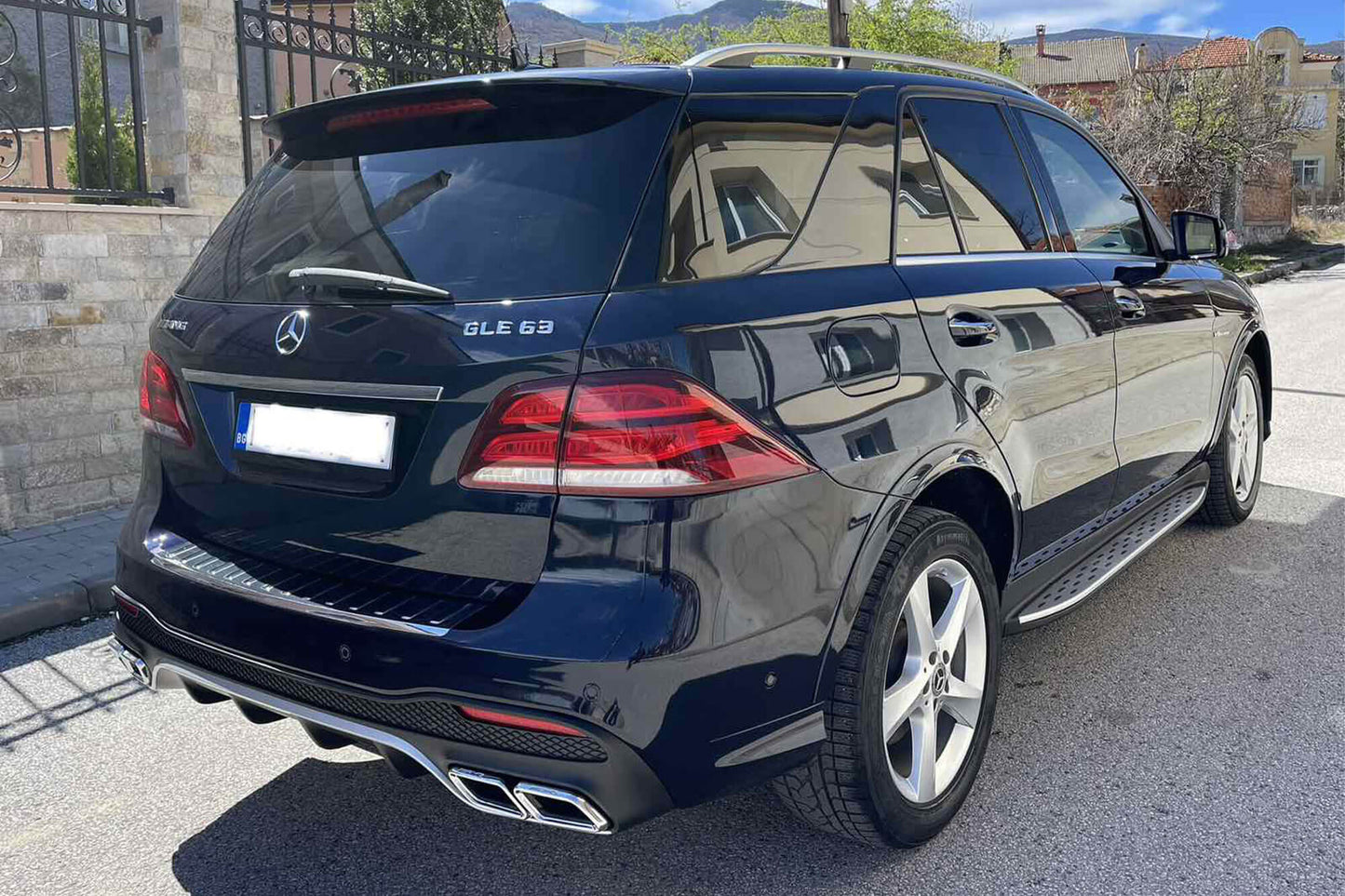 Pachet tuning tip 63 compatibil cu Mercedes GLE W166 (2015–2019) cu bara spate