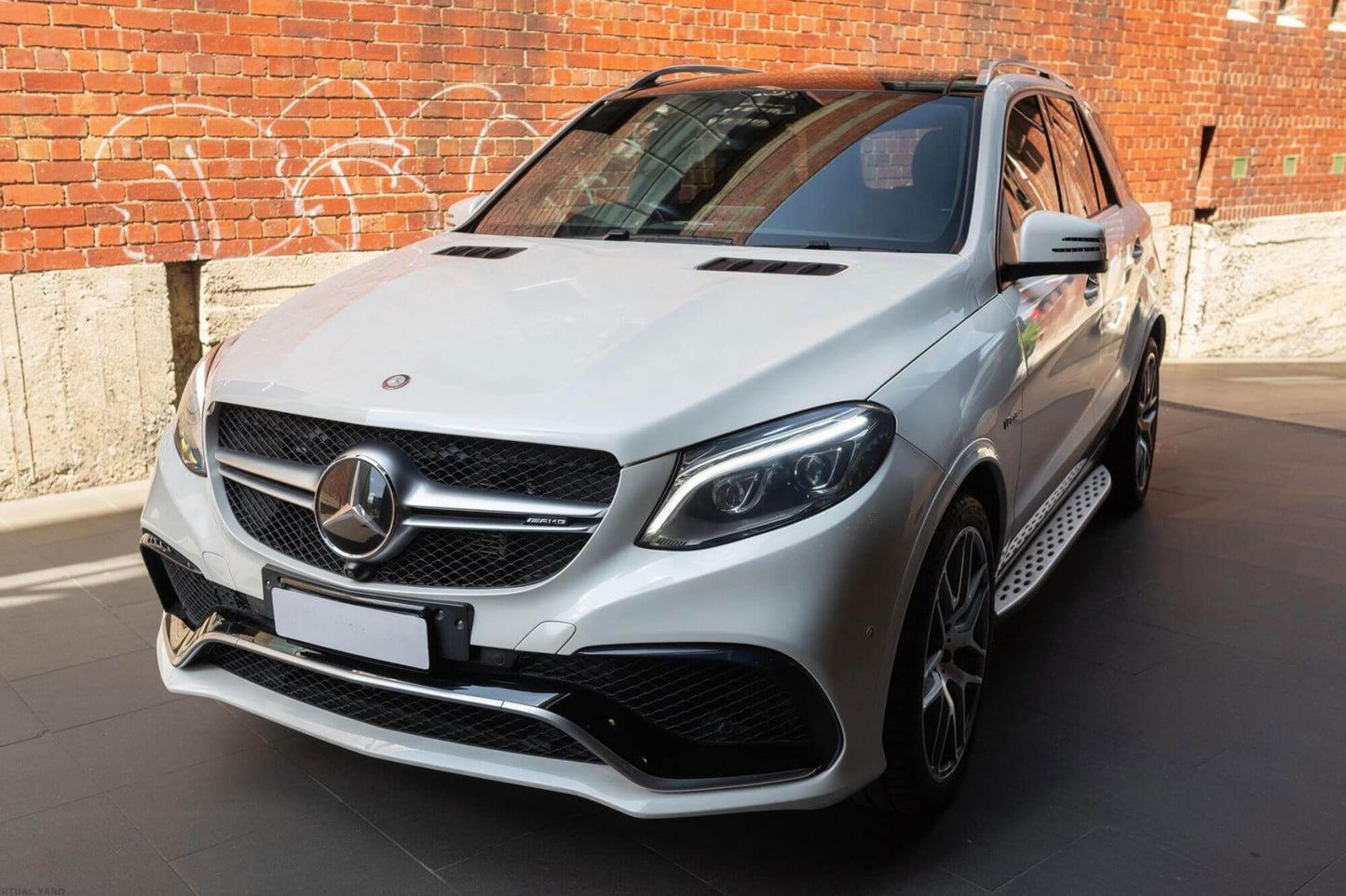 Pachet tuning tip 63 compatibil cu Mercedes GLE W166 (2015–2019) cu bara spate