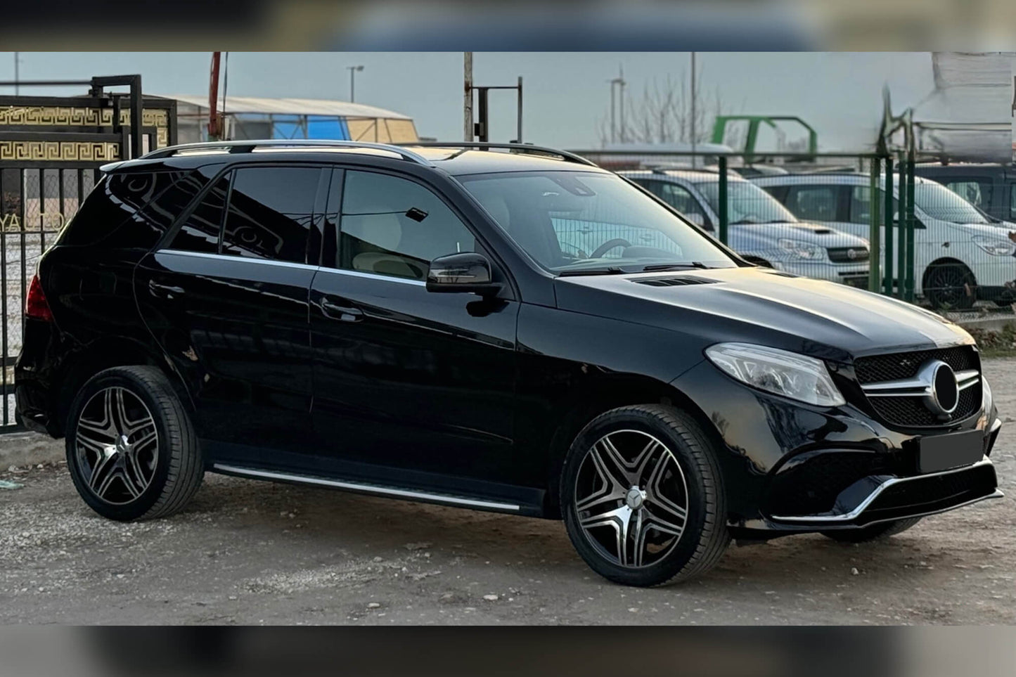 Pachet tuning tip 63 compatibil cu Mercedes ML W166 (2011-2015) convertit în GLE W166, compatibil cu modelul cu faruri xenon
