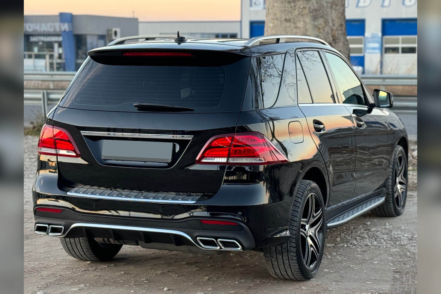 Pachet tuning tip 63 compatibil cu Mercedes ML W166 (2011-2015) convertit în GLE W166, compatibil cu modelul cu faruri xenon