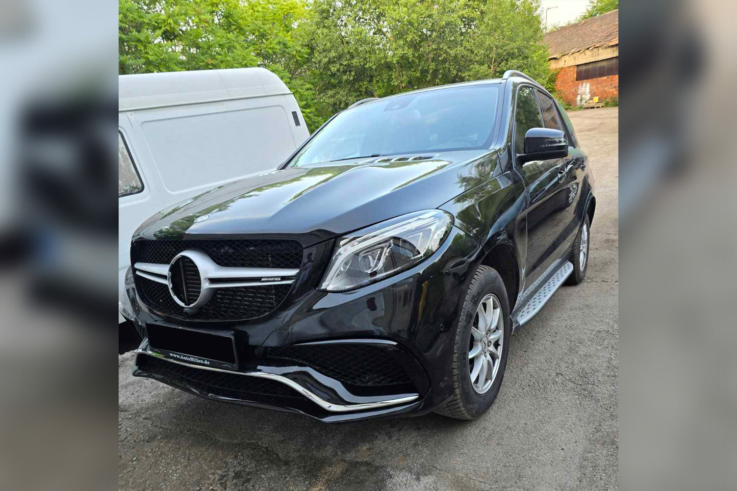 Pachet tuning tip 63 compatibil cu Mercedes ML W166 (2011-2015) convertit în GLE W166, pentru modelul cu faruri halogen