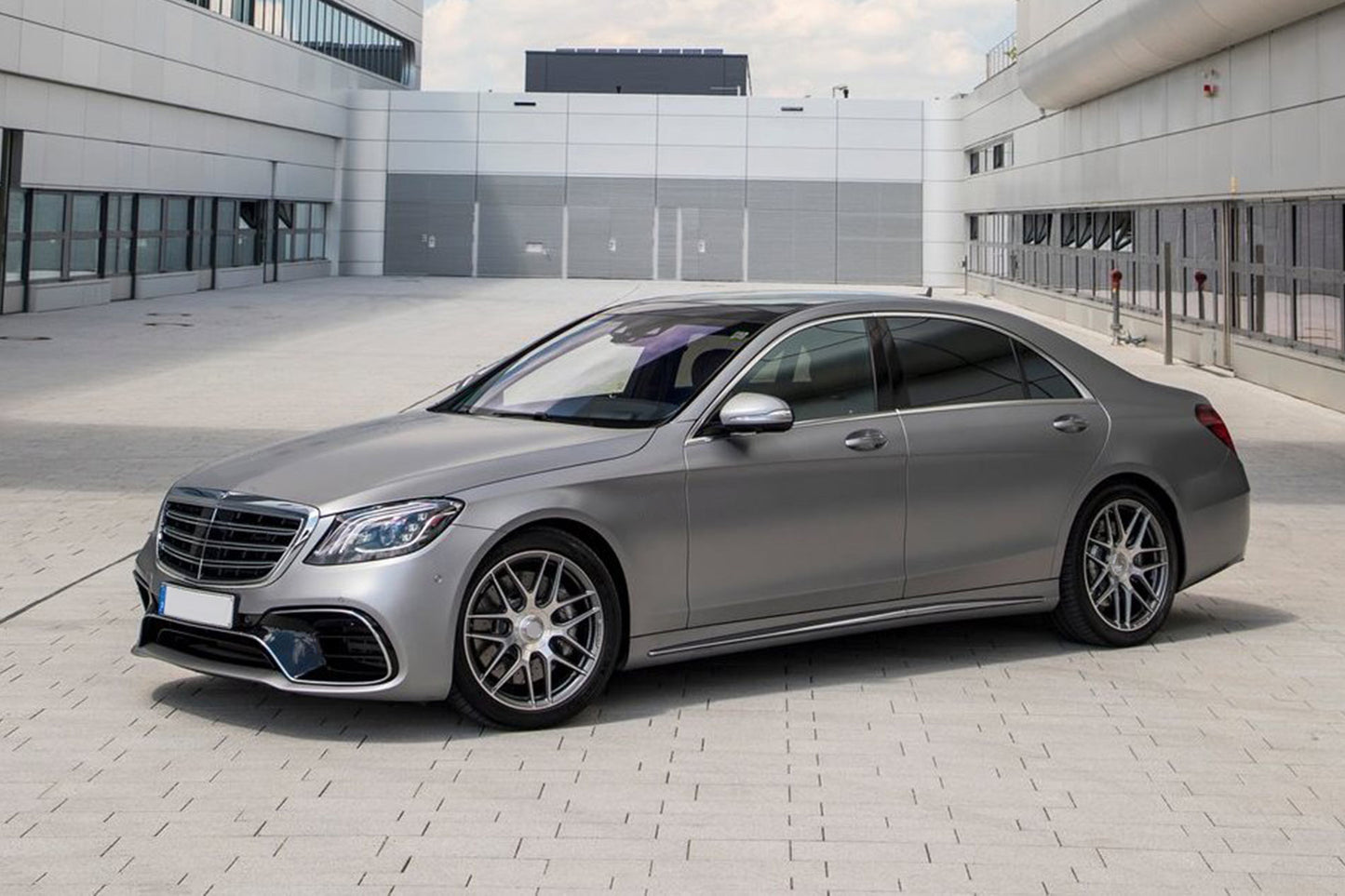 Pachet de tuning tip 63 compatibil cu Mercedes S-Class W222 (2013-2017), cu faruri, praguri compatibile cu ampatamentul lung