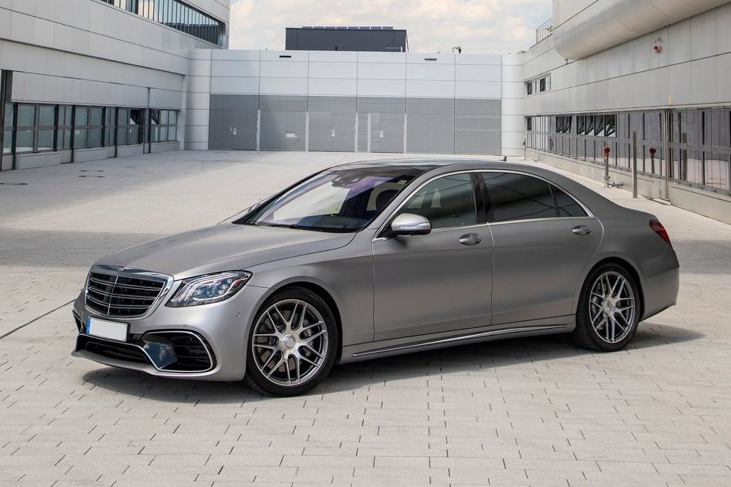 Pachet tuning tip 63 compatibil cu Mercedes S-Class W222 ampatament lung (2017-2020), cu praguri