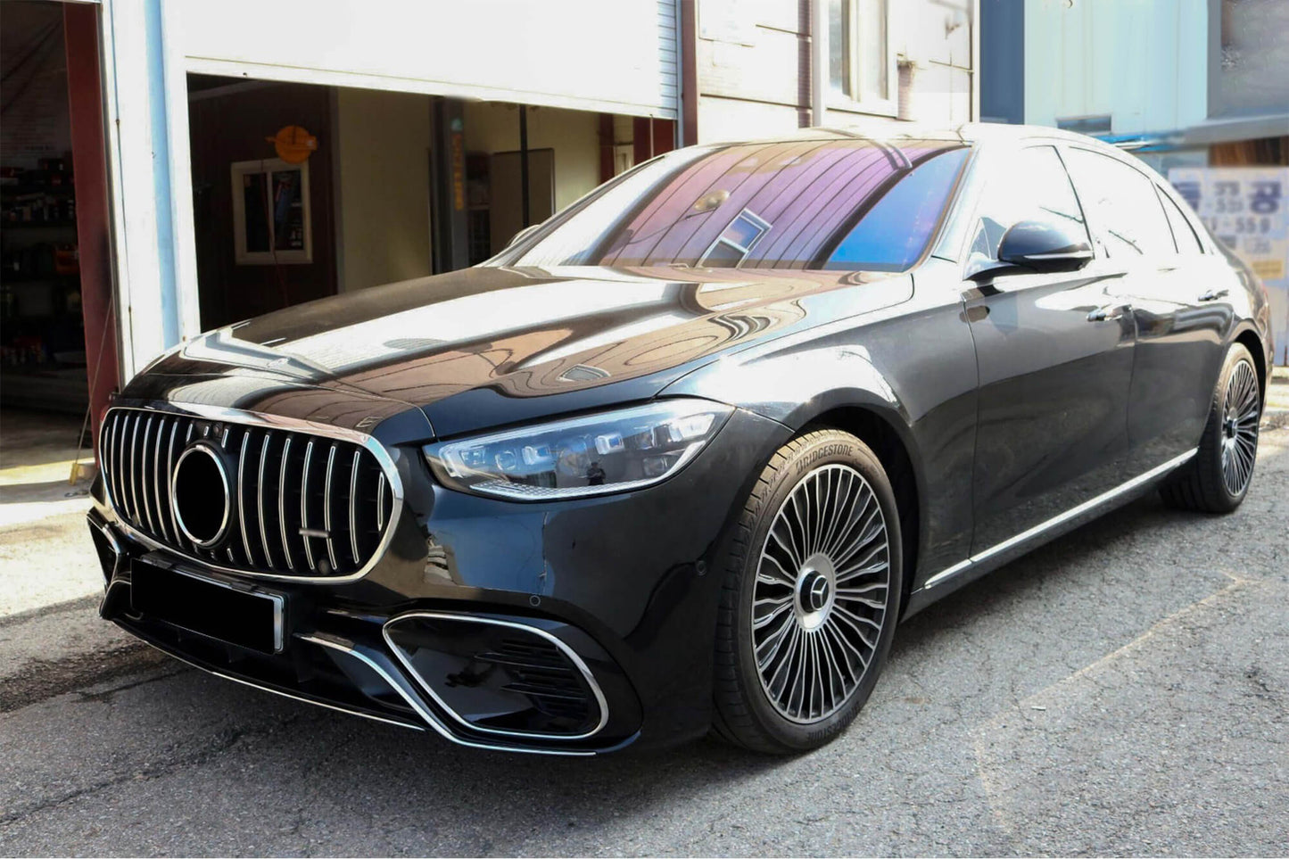 Pachet de tuning tip 63 compatibil cu Mercedes S-Class W223 (după 2020), cu elemente finisate în crom fumuriu