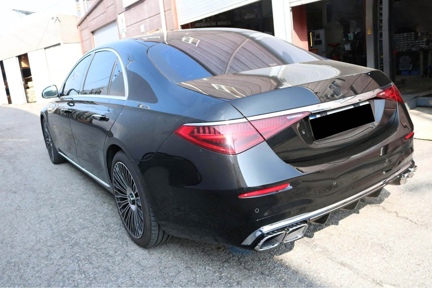 Pachet de tuning tip 63 compatibil cu Mercedes S-Class W223 (după 2020), cu elemente finisate în crom fumuriu