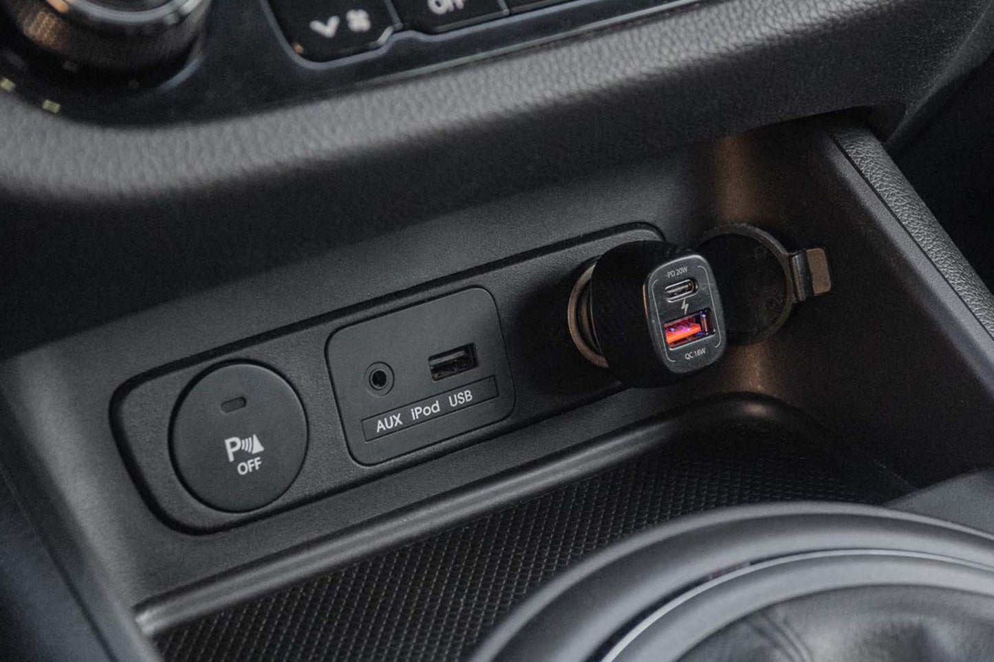 Amio Lighter Charger with USB and USB-C port 12/24V, 20W, black with carbon pattern