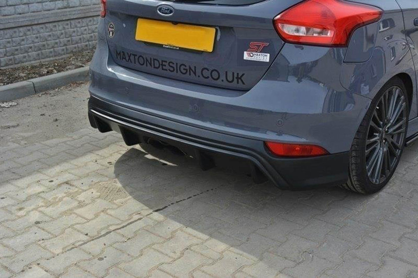 Diffuser spate Maxton Design pentru bara Ford Focus (2015-2018), negru mat
