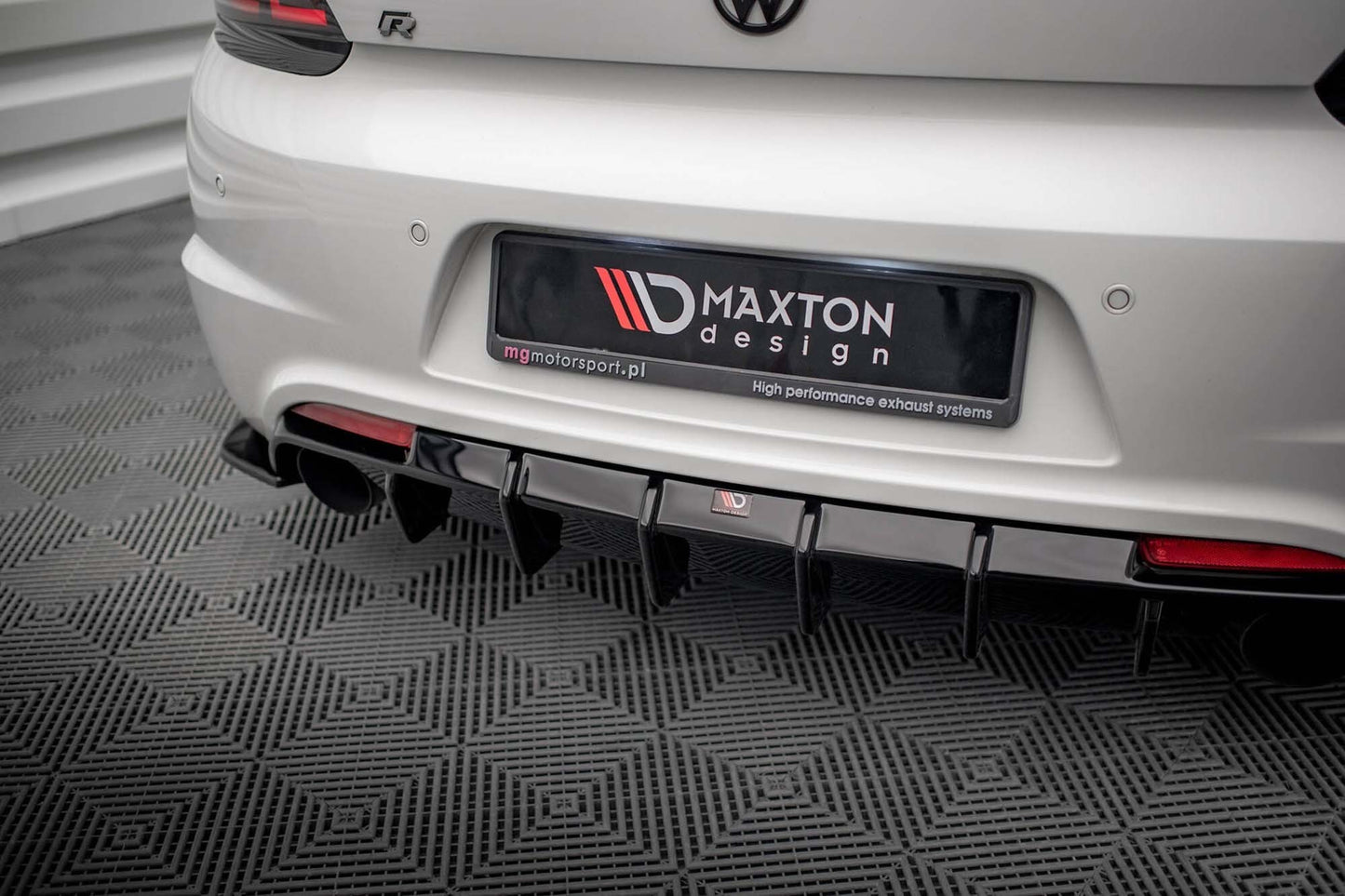 Difuser bara spate Maxton Design versiunea 1 pentru Volkswagen Scirocco R (2008-2014), negru mat