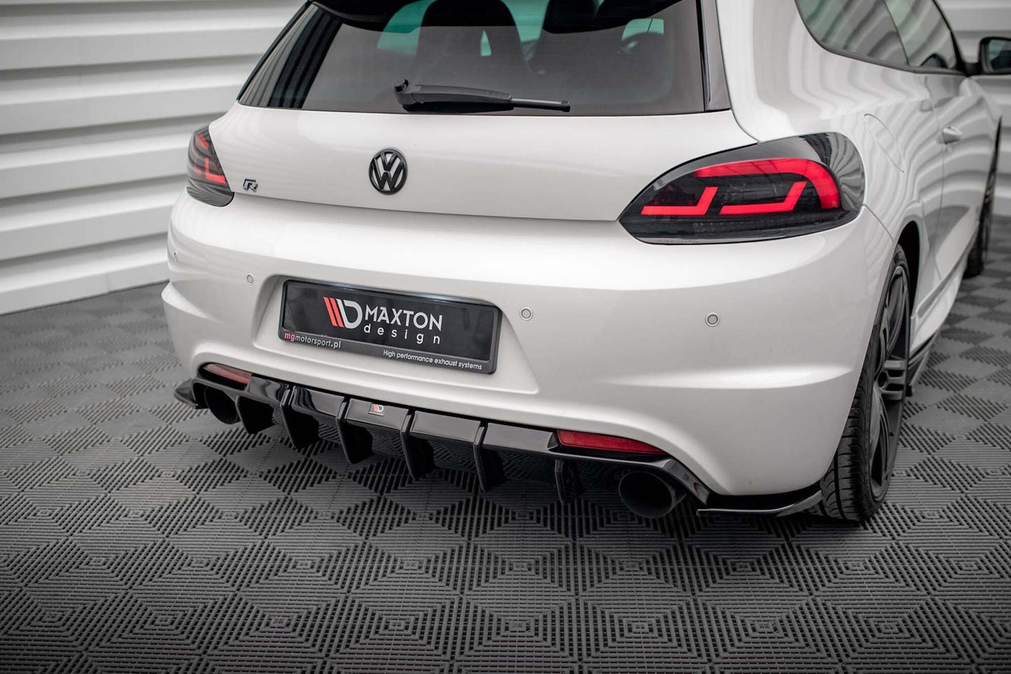 Difuser bara spate Maxton Design versiunea 1 pentru Volkswagen Scirocco R (2008-2014), negru mat