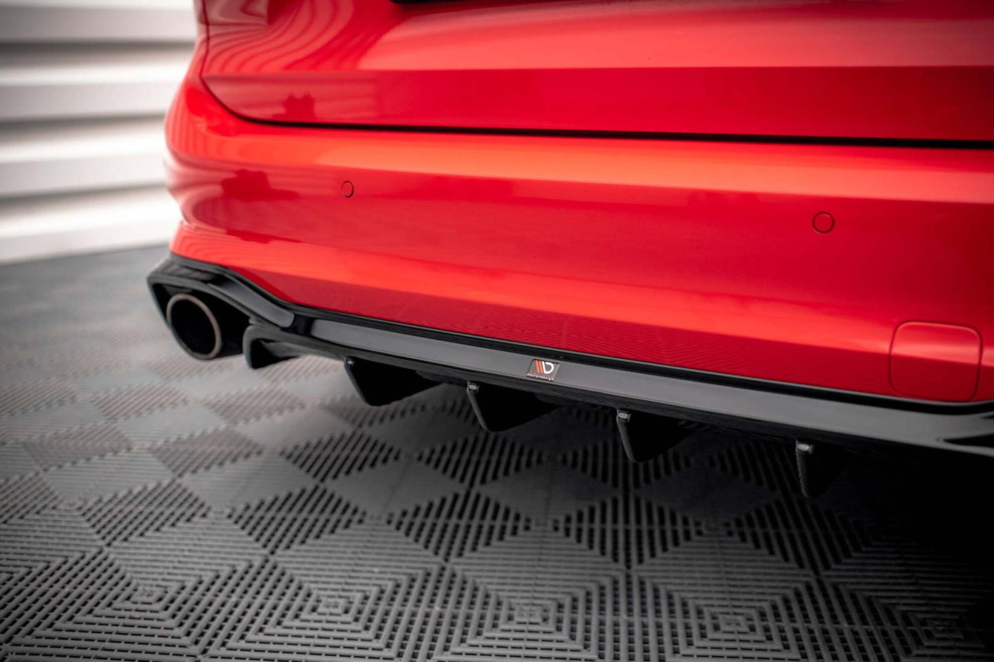 Diffuser Maxton Design versiunea 2 pentru bara spate ST a Ford Focus Estate (2018-), negru lucios
