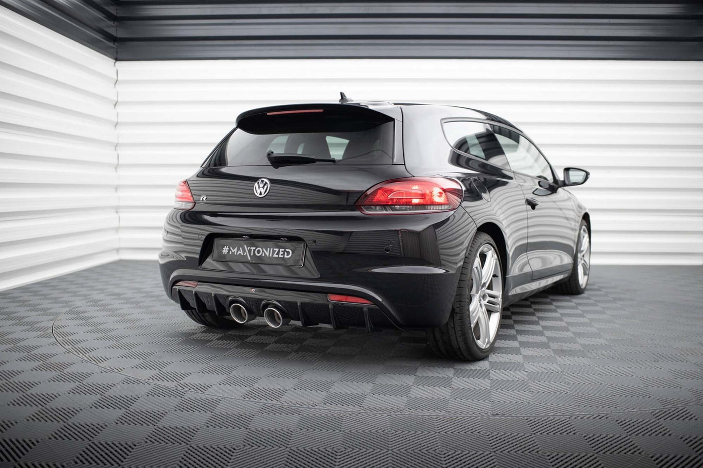 Difuser bara spate Maxton Design versiunea 3 pentru Volkswagen Scirocco R cu evacuari tip R32 (2011-2014), lac negru