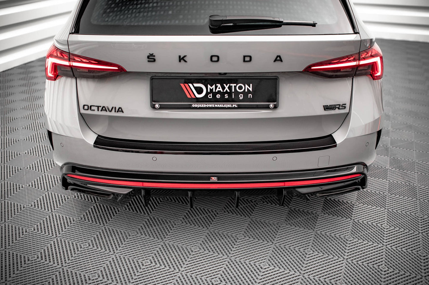 Maxton Design difuser pentru bara spate RS a Skoda Octavia (dupa 2020), negru lac