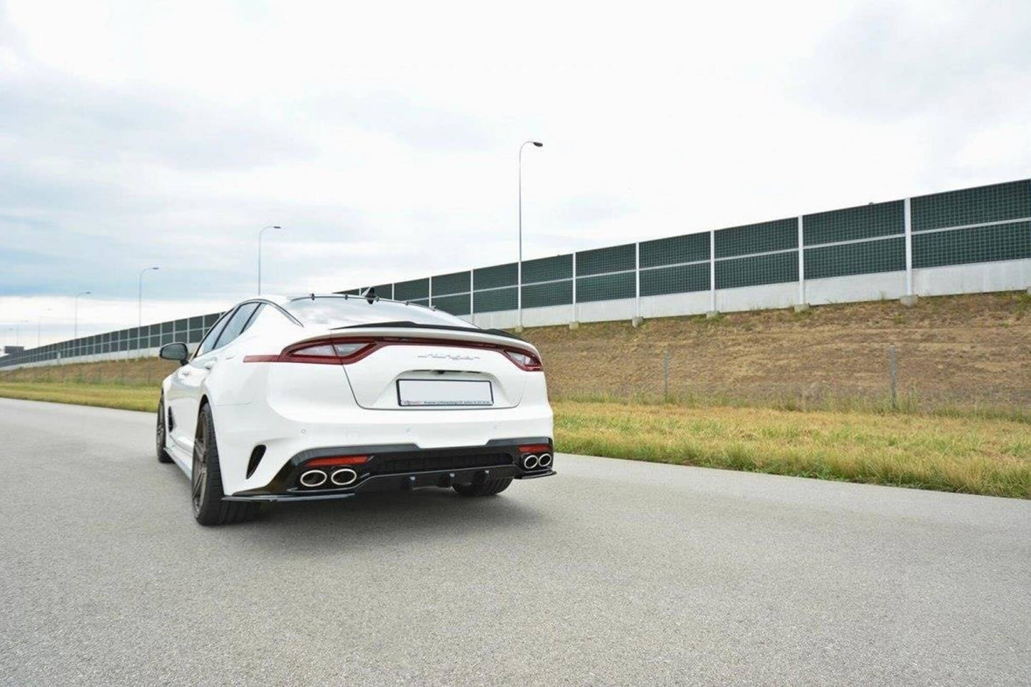 Maxton Design difuzor spate insert pentru Kia Stinger (2017+), finisaj negru lucios