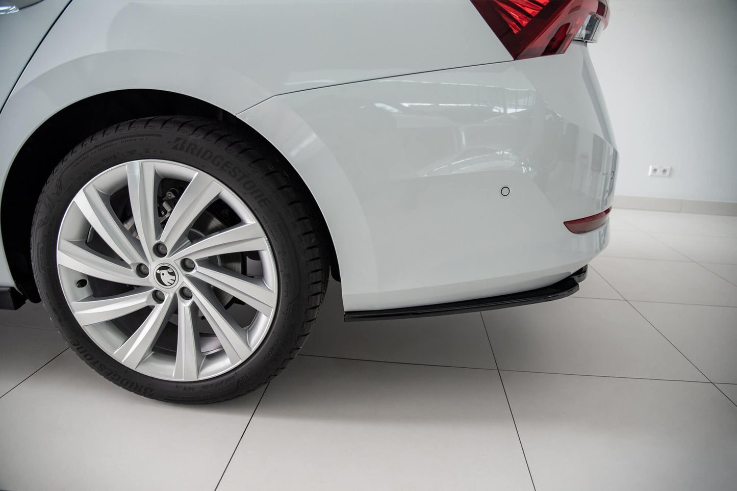 Aditiv Maxton Design pentru bara spate standard a Skoda Octavia (dupa 2019), negru mat
