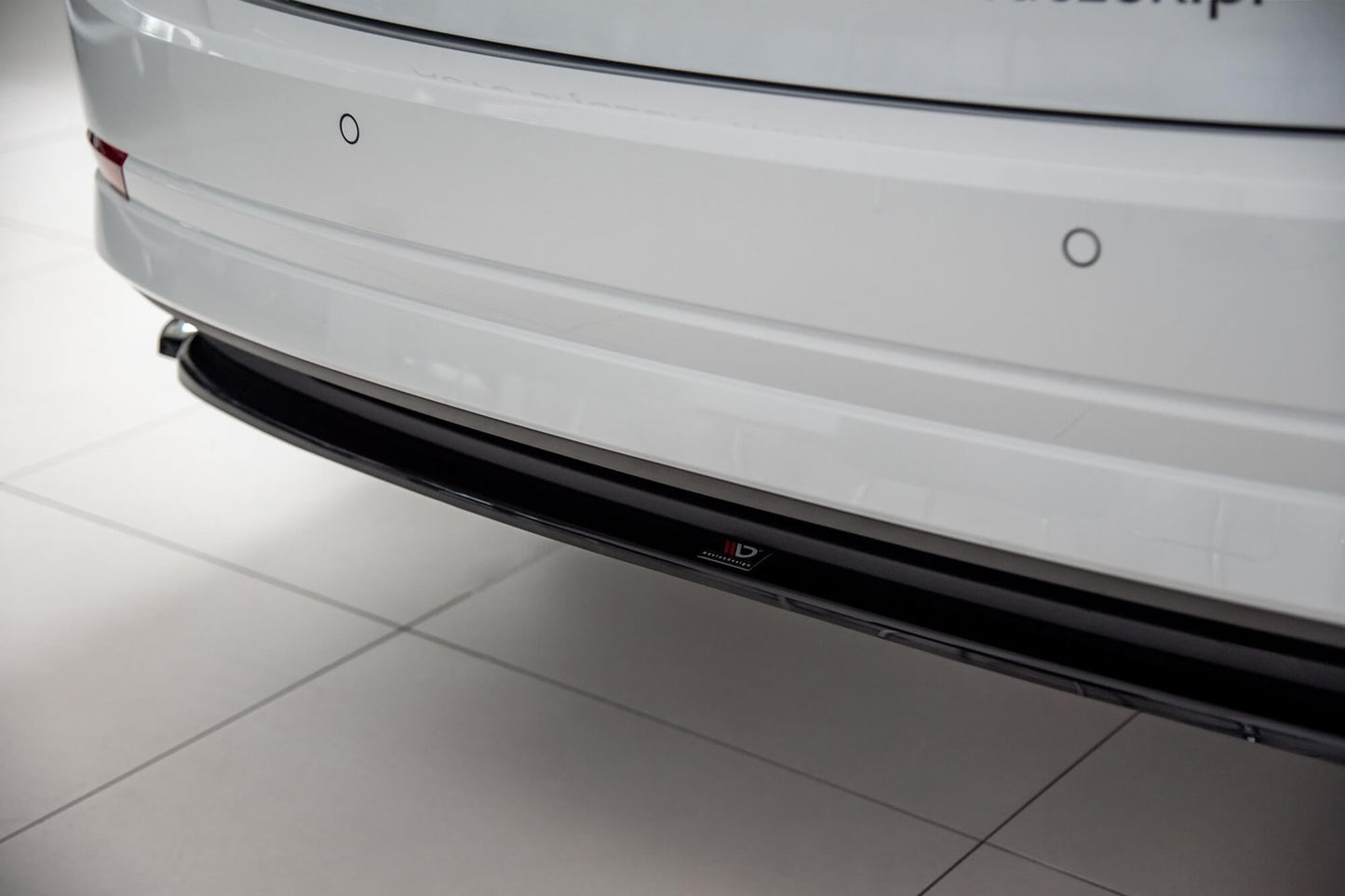 Aditiv Maxton Design pentru bara spate standard a Skoda Octavia (dupa 2019), culoare carbon