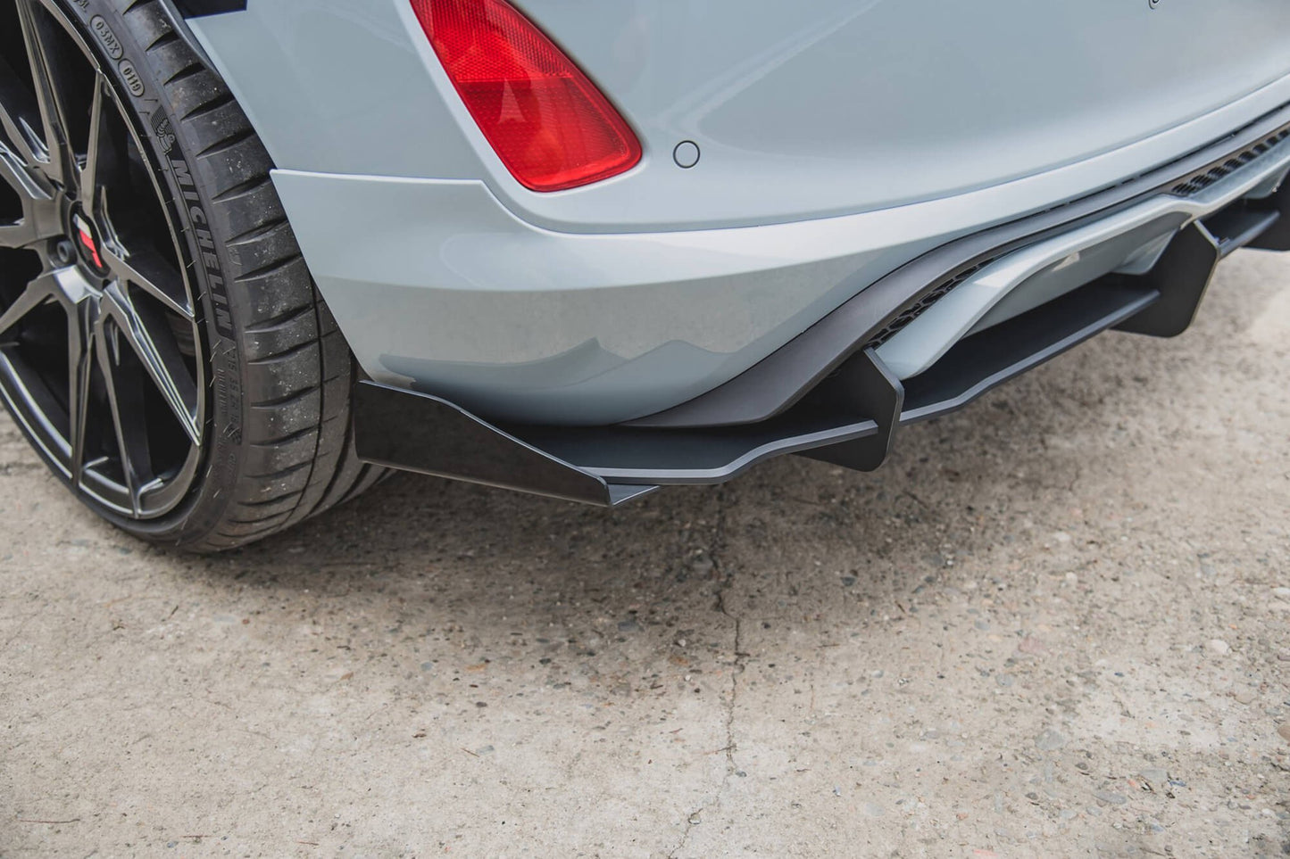 Maxton Design insert „Racing type” pentru bara spate a Ford Fiesta ST (dupa 2018), mat negru