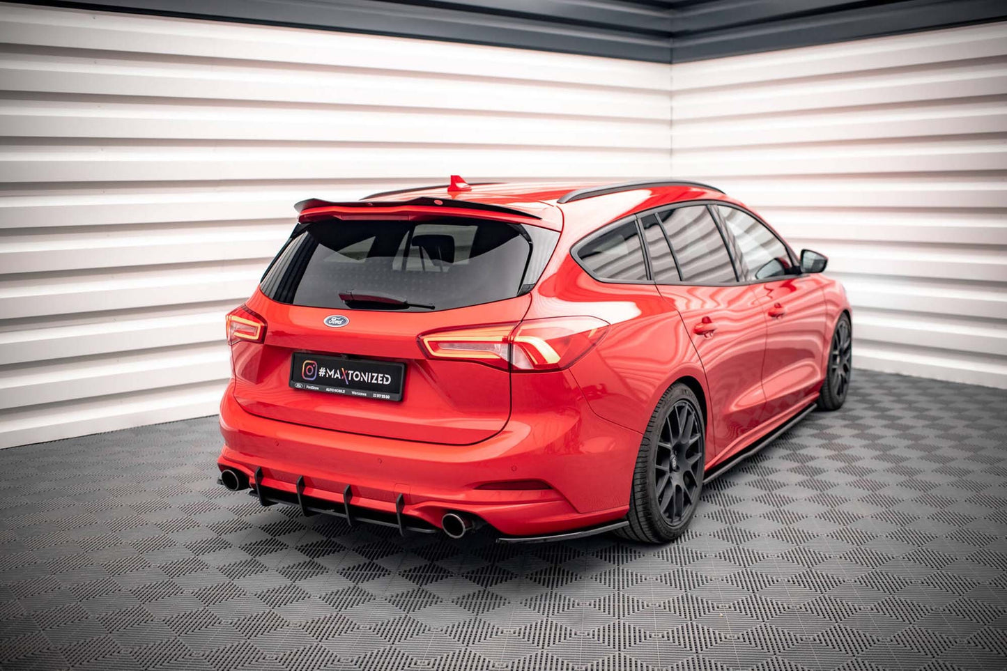 Inserție diffuser Maxton Design pentru Ford Focus Estate ST (2018-), negru mat