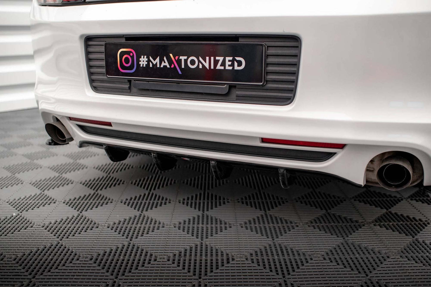 Insertie difuser Maxton Design pentru Ford Mustang Mk5 (2009-2014), culoare fibra de carbon