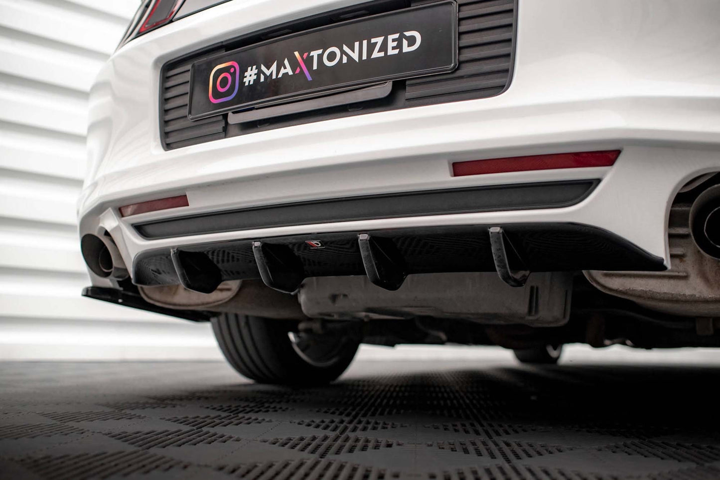 Insertie difuser Maxton Design pentru Ford Mustang Mk5 (2009-2014), culoare fibra de carbon