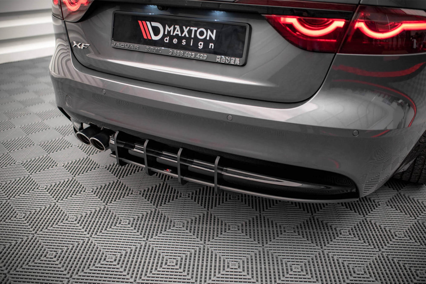 Inserție difuser Maxton Design pentru Jaguar XF R-Sport (2015-2020), negru mat