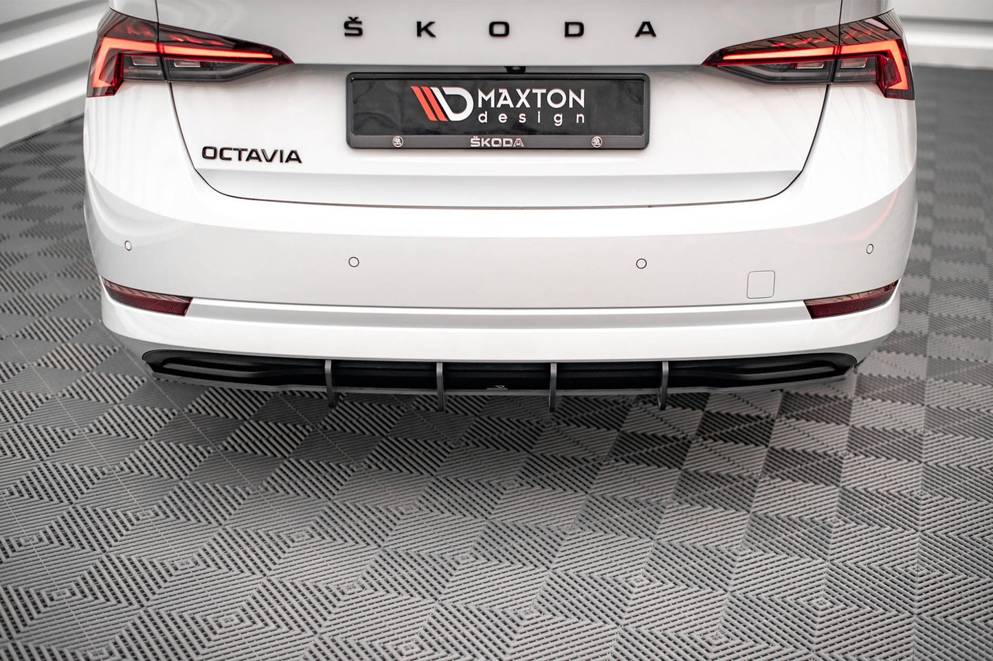 Extensie bara spate Maxton Design Street Pro pentru Skoda Octavia (dupa 2019), negru mat