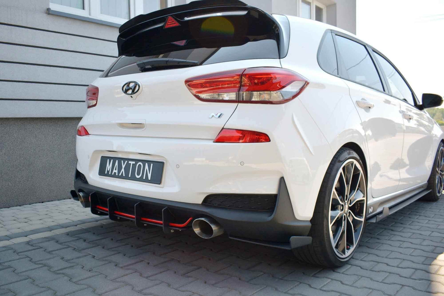 Difuser Maxton Design, inserții pentru bara spate a Hyundai i30 hatchback (2017-), negru mat