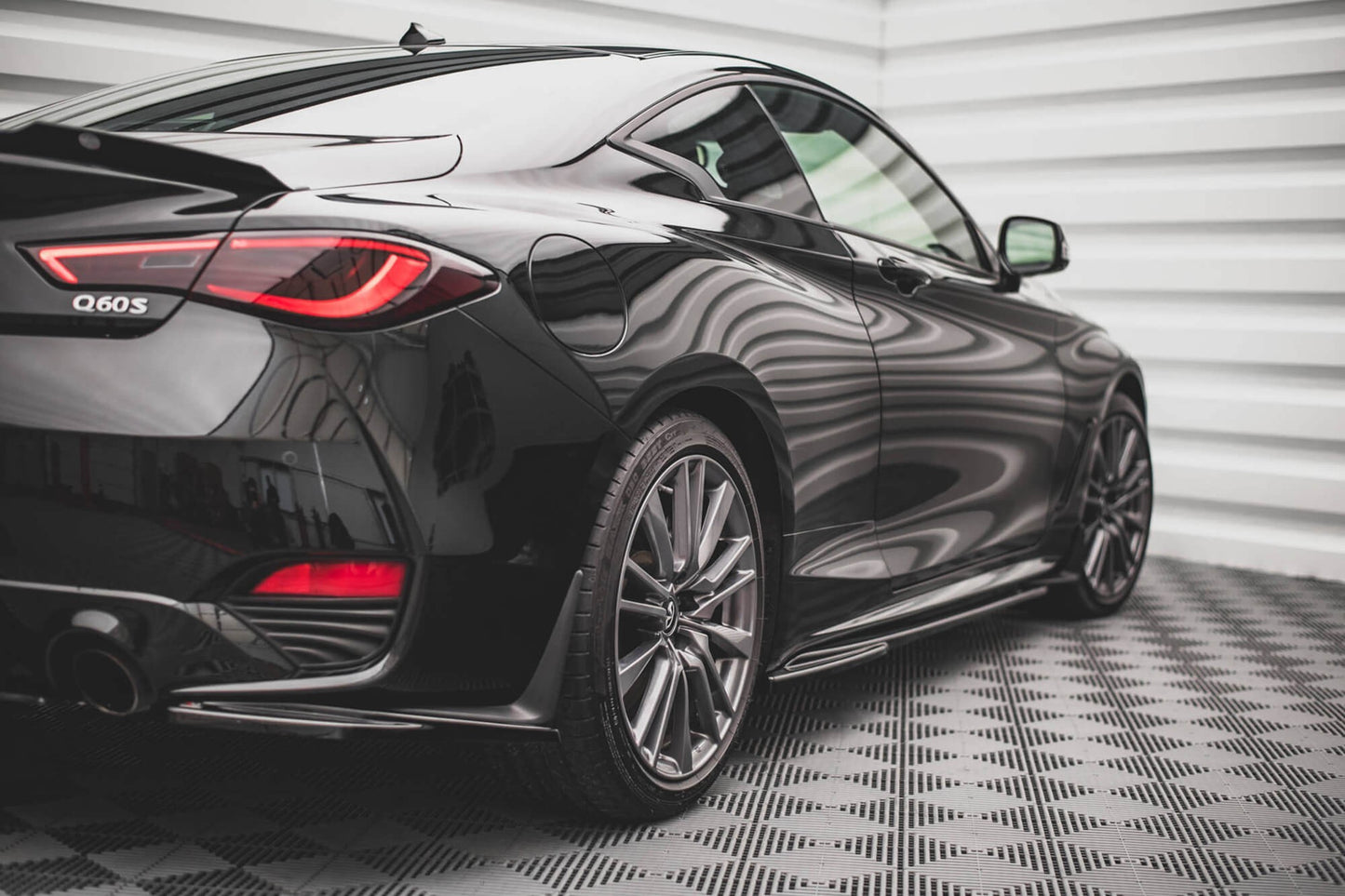 Maxton Design praguri usi pentru Infiniti Q60 S (dupa 2017), culoare carbon