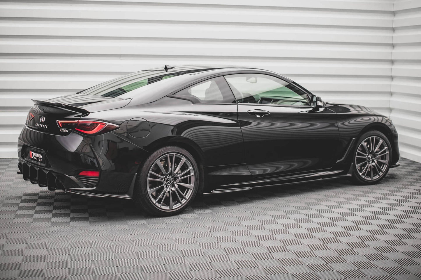 Maxton Design praguri usi pentru Infiniti Q60 S (dupa 2017), culoare carbon