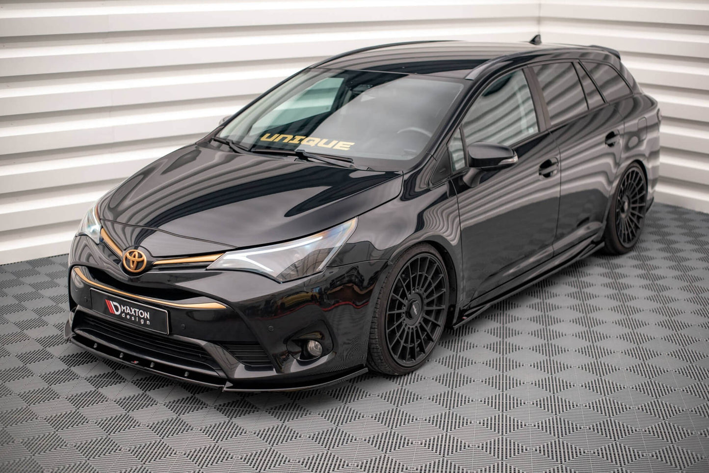 Maxton Design praguri pentru Toyota Avensis (2015-2018), negru lucios