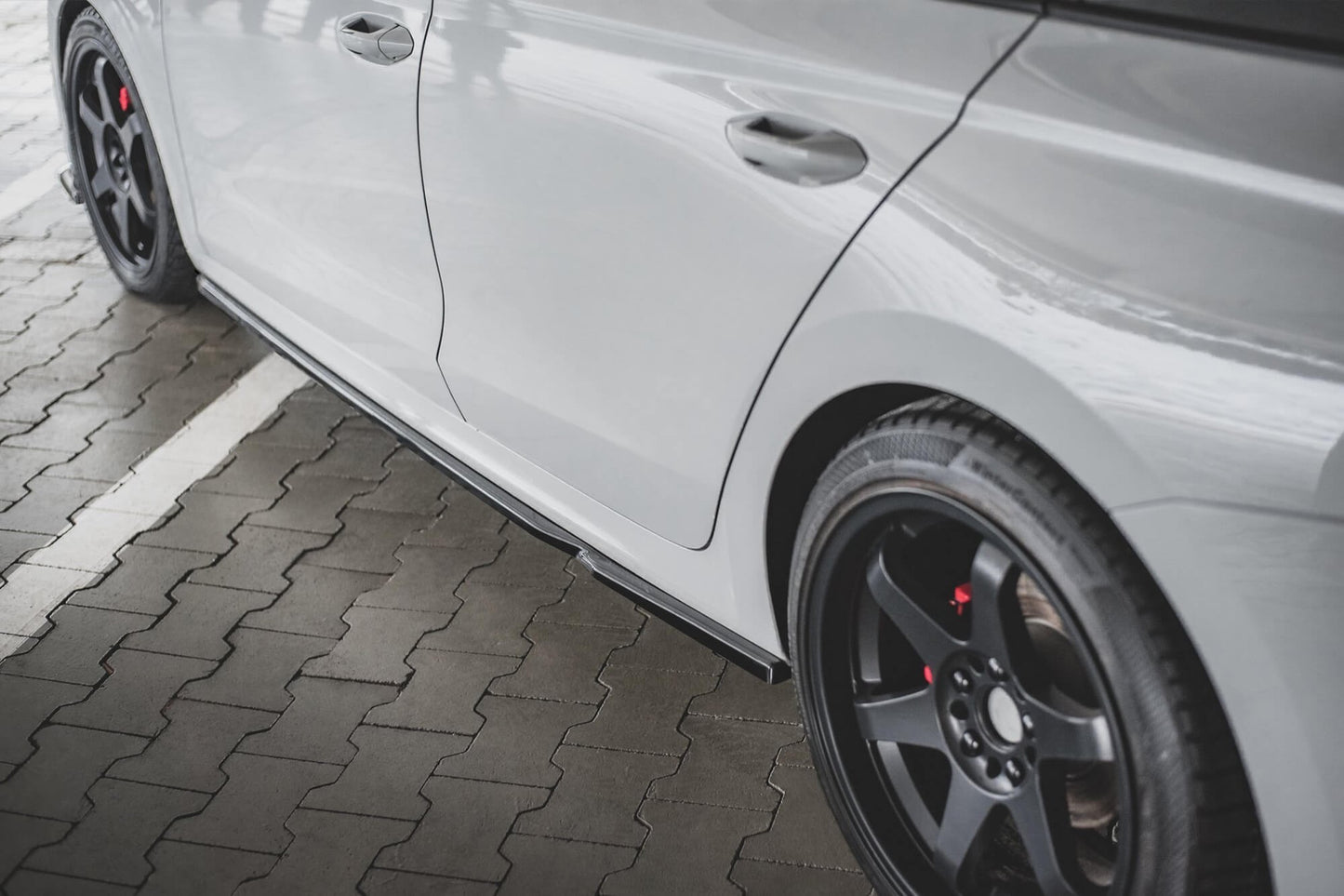 Aditivi Maxton Design tip RS versiunea 1 pentru praguri Skoda Octavia (dupa 2020), lac negru