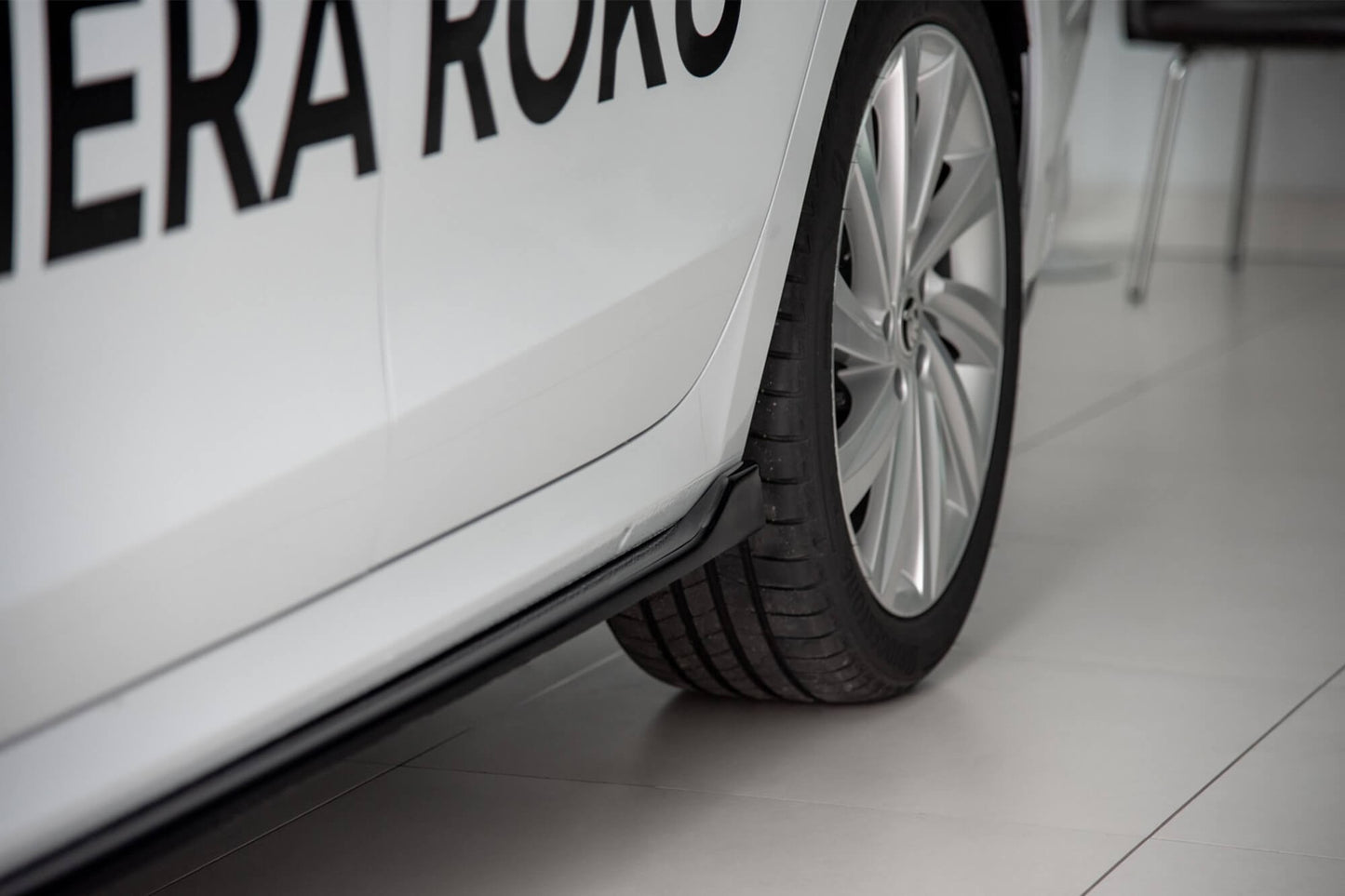 Praguri Maxton Design versiunea 1 pentru Skoda Octavia (după 2019), culoare carbon