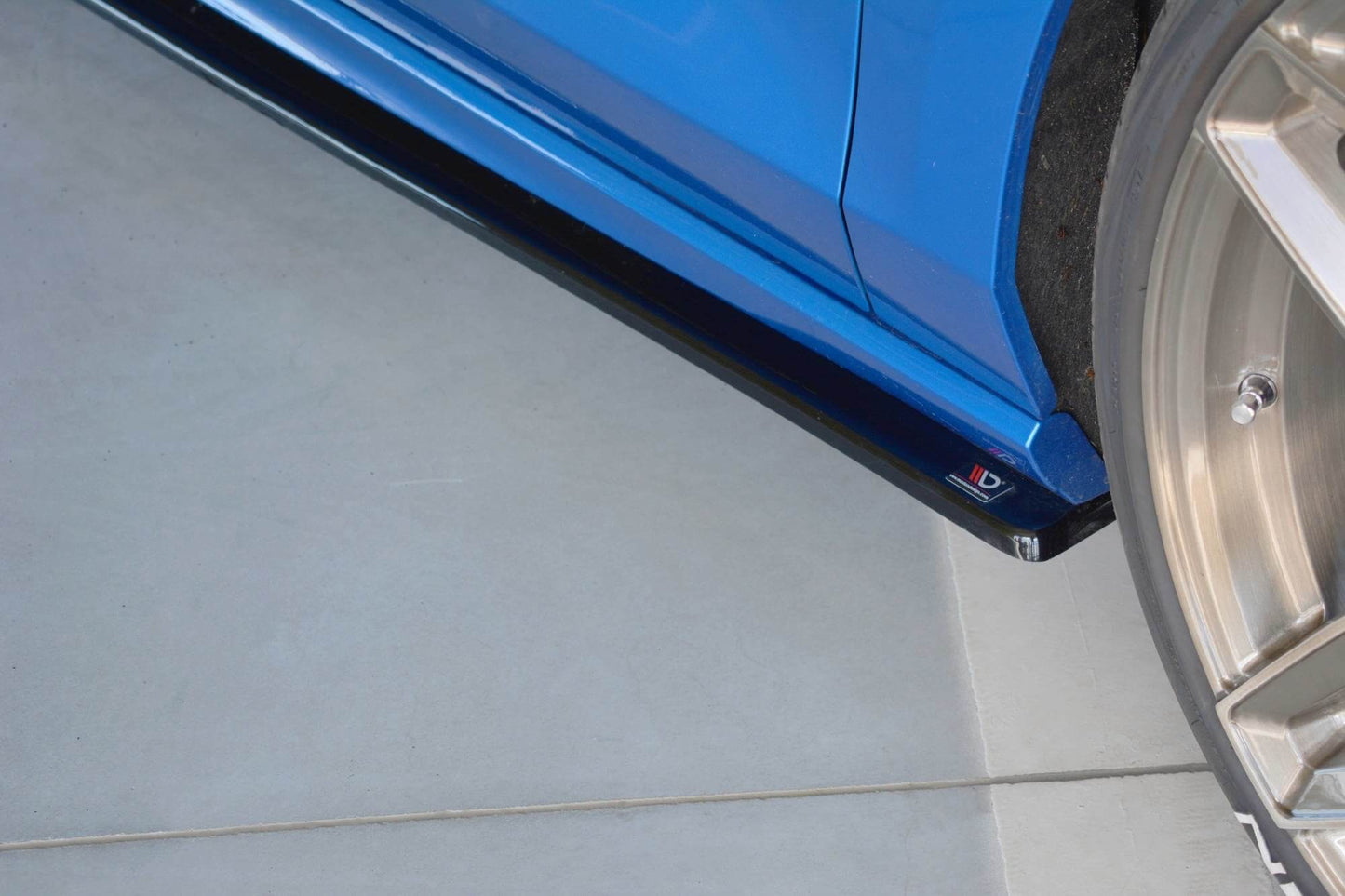 Additive Maxton Design versiunea 1 tip ST/ST-Line pentru praguri Ford Focus (2018-), culoare carbon