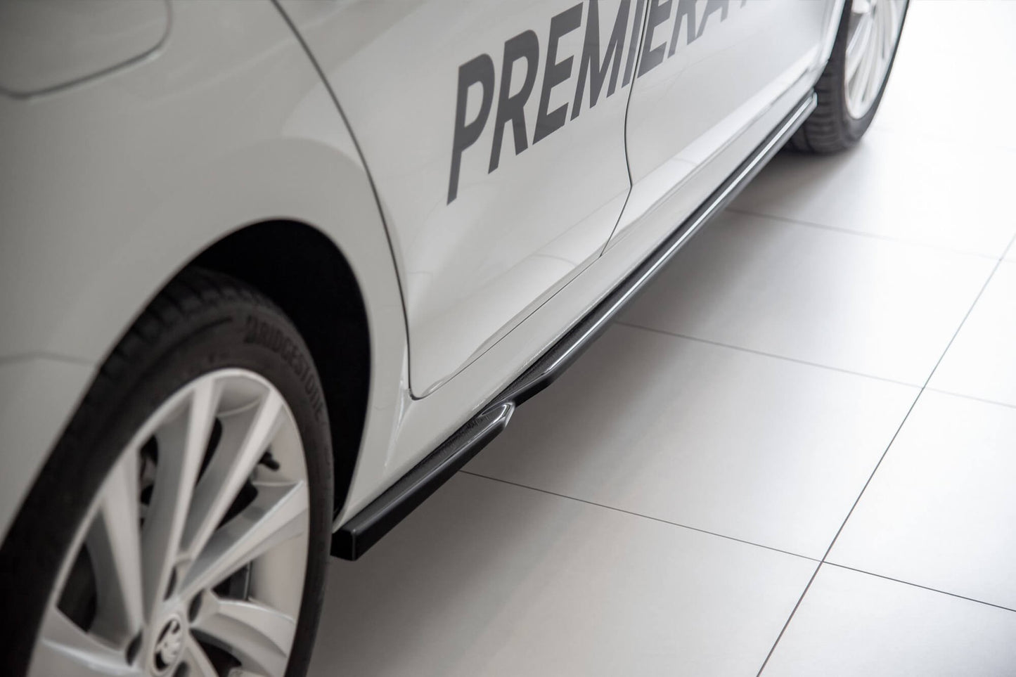 Praguri Maxton Design versiunea 2 pentru Skoda Octavia (dupa 2019), culoare carbon