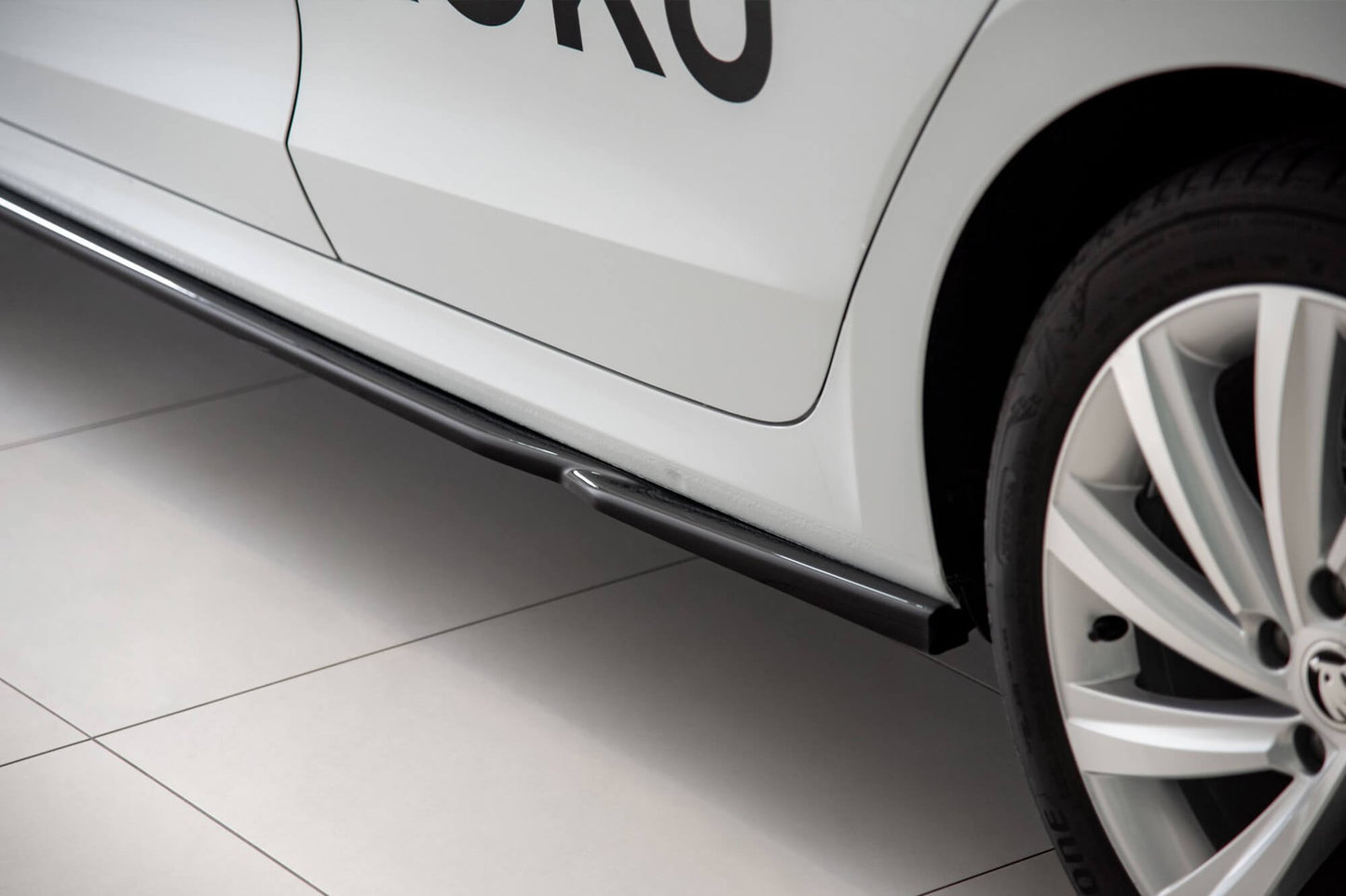 Praguri Maxton Design versiunea 2 pentru Skoda Octavia (dupa 2019), culoare carbon