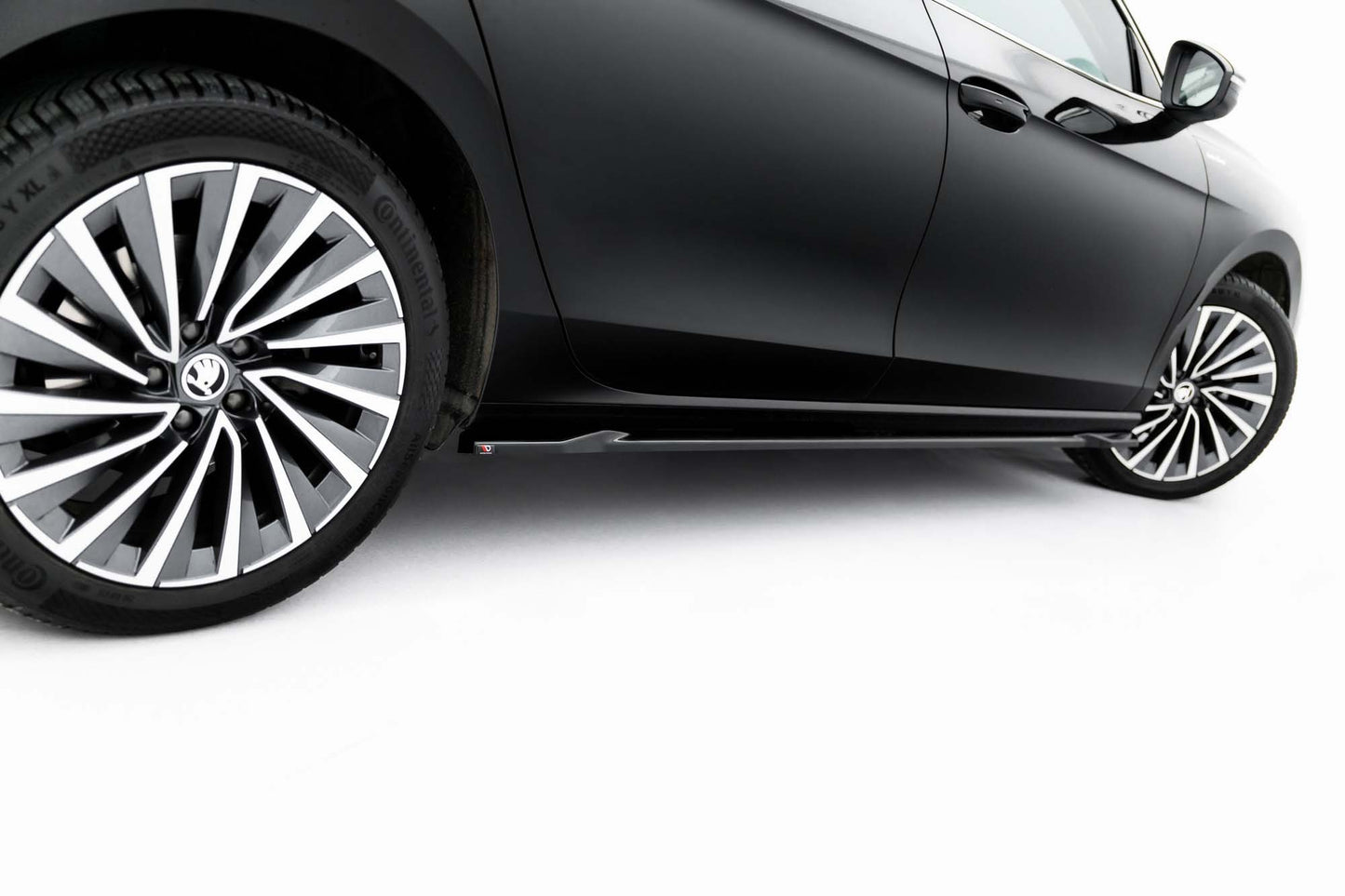 Praguri Maxton Design versiunea 1 pentru Skoda Superb (după 2024), negru lucios