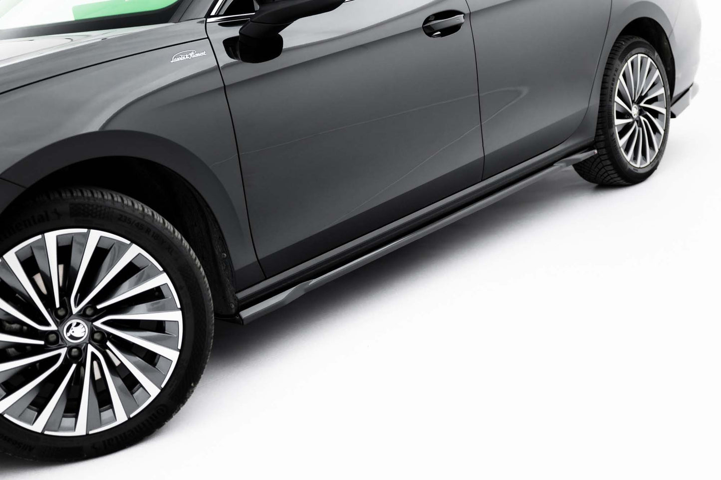 Praguri Maxton Design versiunea 1 pentru Skoda Superb (după 2024), negru lucios
