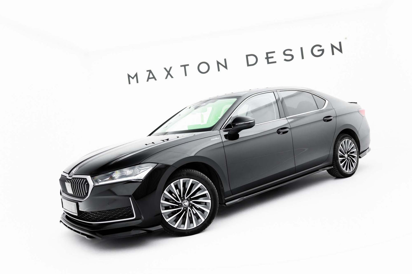 Praguri Maxton Design versiunea 1 pentru Skoda Superb (după 2024), negru lucios