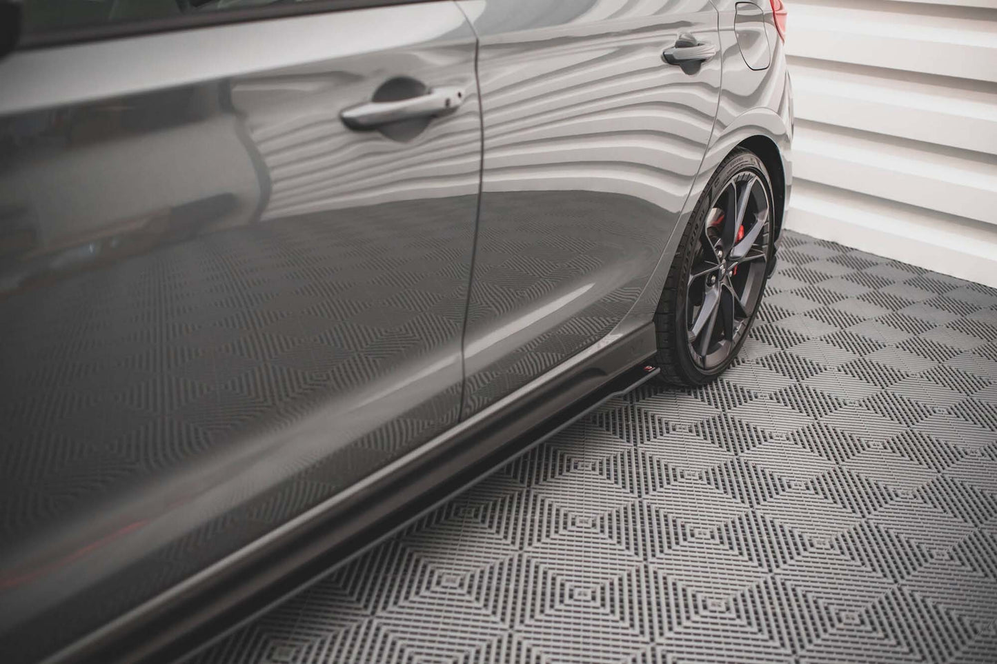 Praguri laterale Maxton Design versiunea 2 pentru Hyundai i30 N hatchback (2017-), negru mat