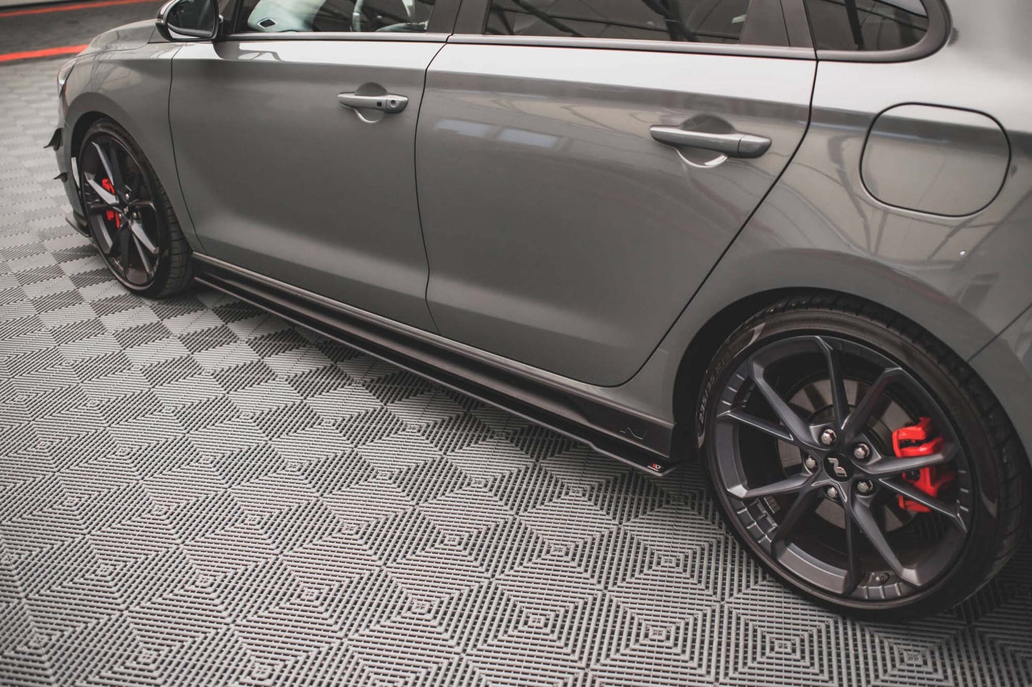 Praguri laterale Maxton Design versiunea 2 pentru Hyundai i30 N hatchback (2017-), negru mat