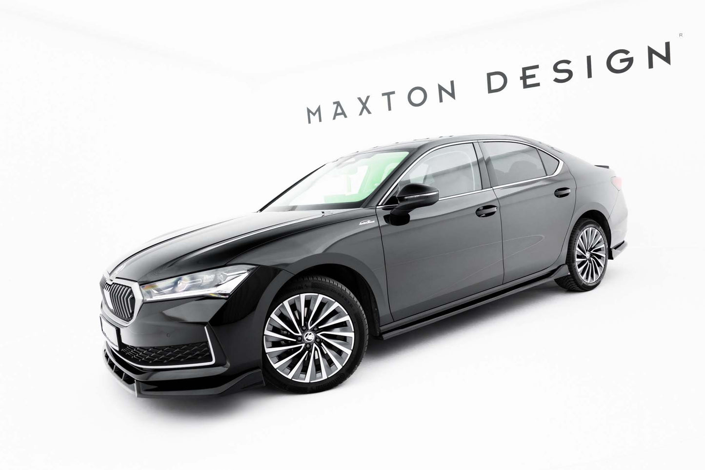Praguri Maxton Design versiunea 2 pentru Skoda Superb (după 2024), negru lăcuit