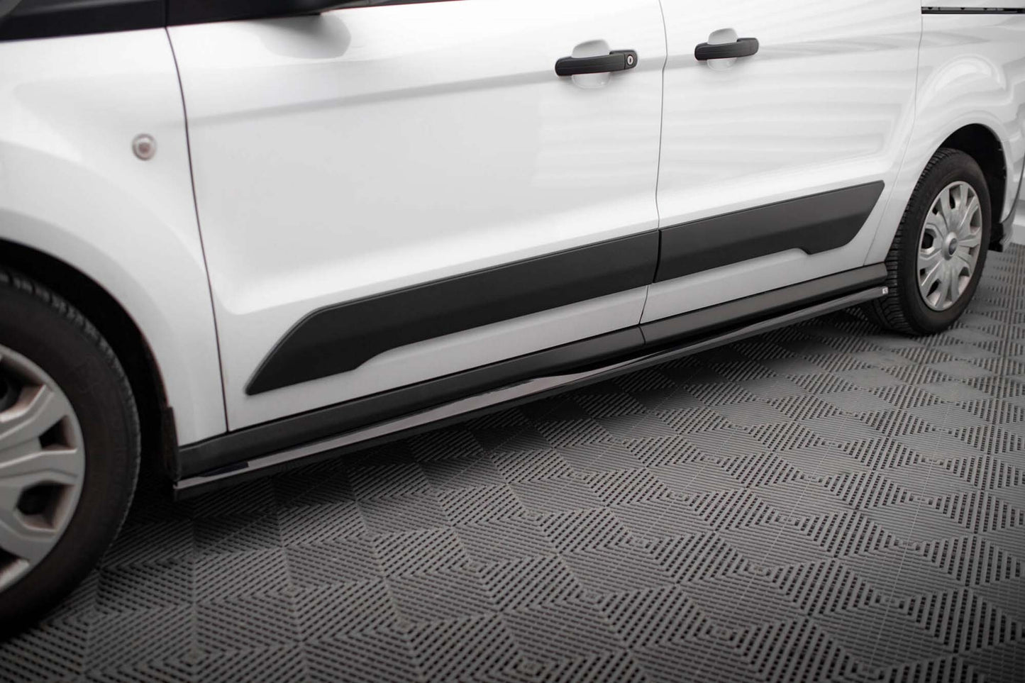 Maxton Design praguri usi pentru Ford Transit Connect (2017-2023), negru lucios