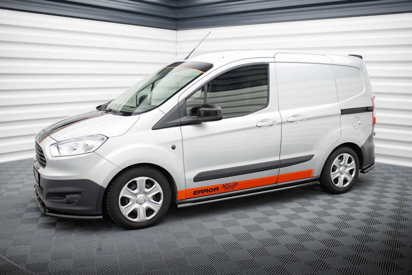 Maxton Design praguri usi pentru Ford Transit Courier (2014-2017), negru lucios