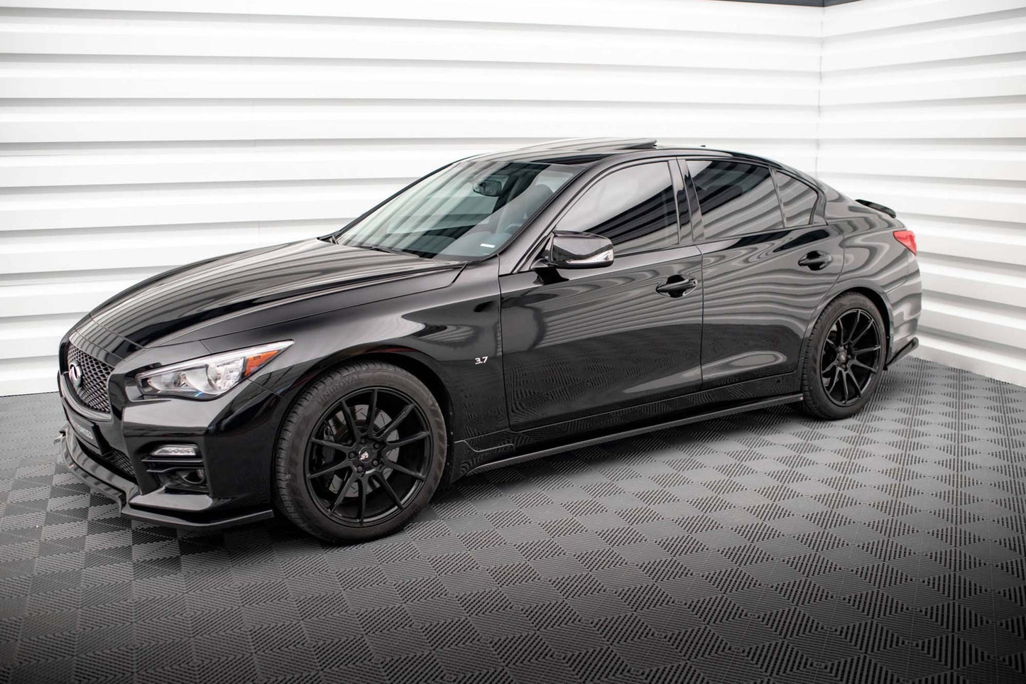 Maxton Design praguri usi pentru Infiniti Q50 S Mk1 (2013-2016), culoare carbon