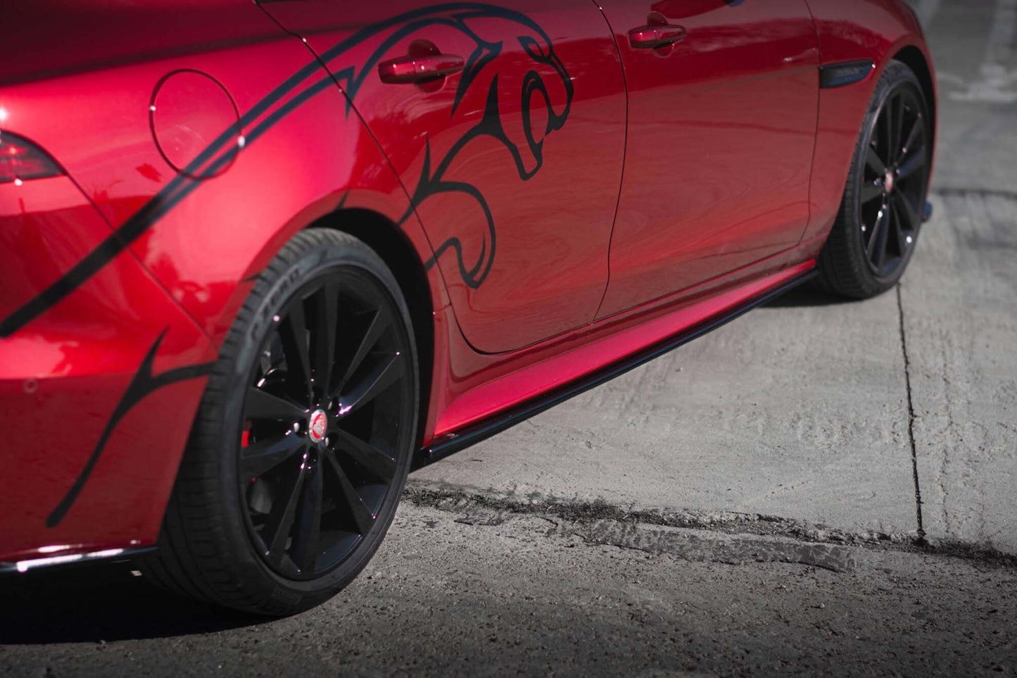 Praguri usi Maxton Design pentru Jaguar XE R-Dynamic X760 (dupa 2019), negru lacuit