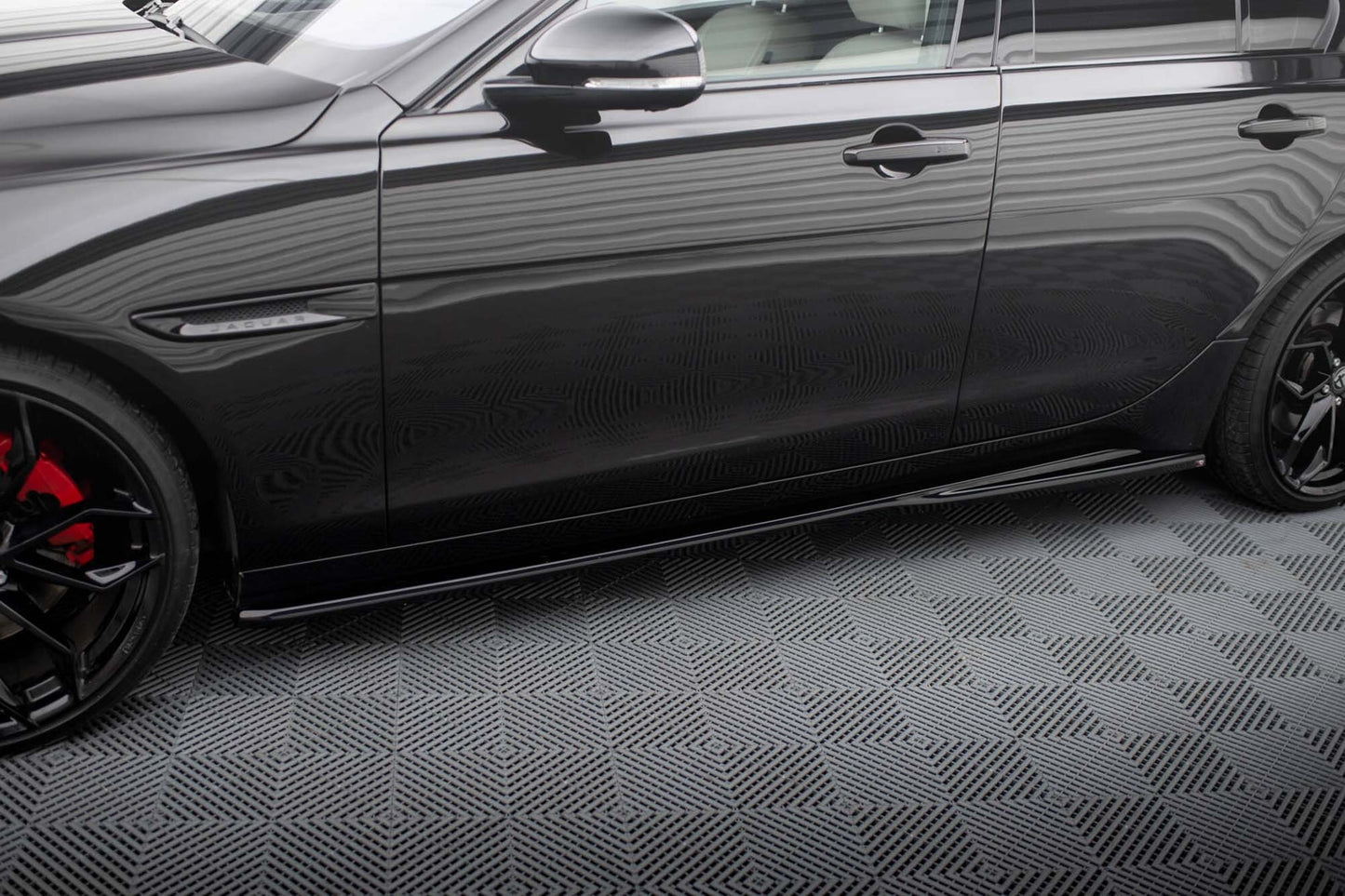 Praguri usi Maxton Design pentru Jaguar XE X760 (dupa 2019), negru lacuit