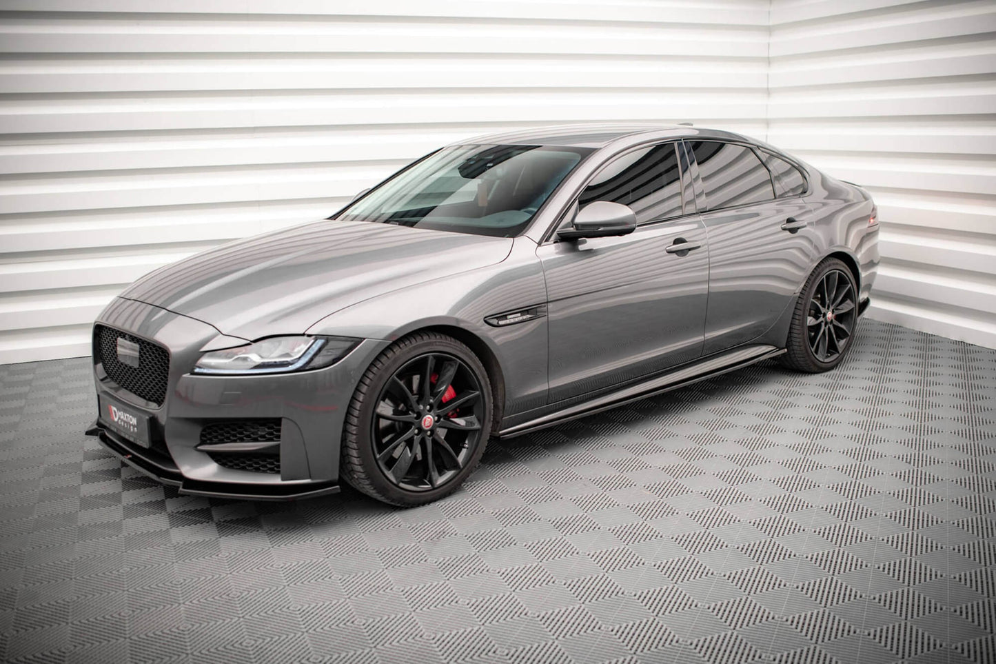 Praguri usi Maxton Design pentru Jaguar XF R-Sport (2015-2020), negru mat