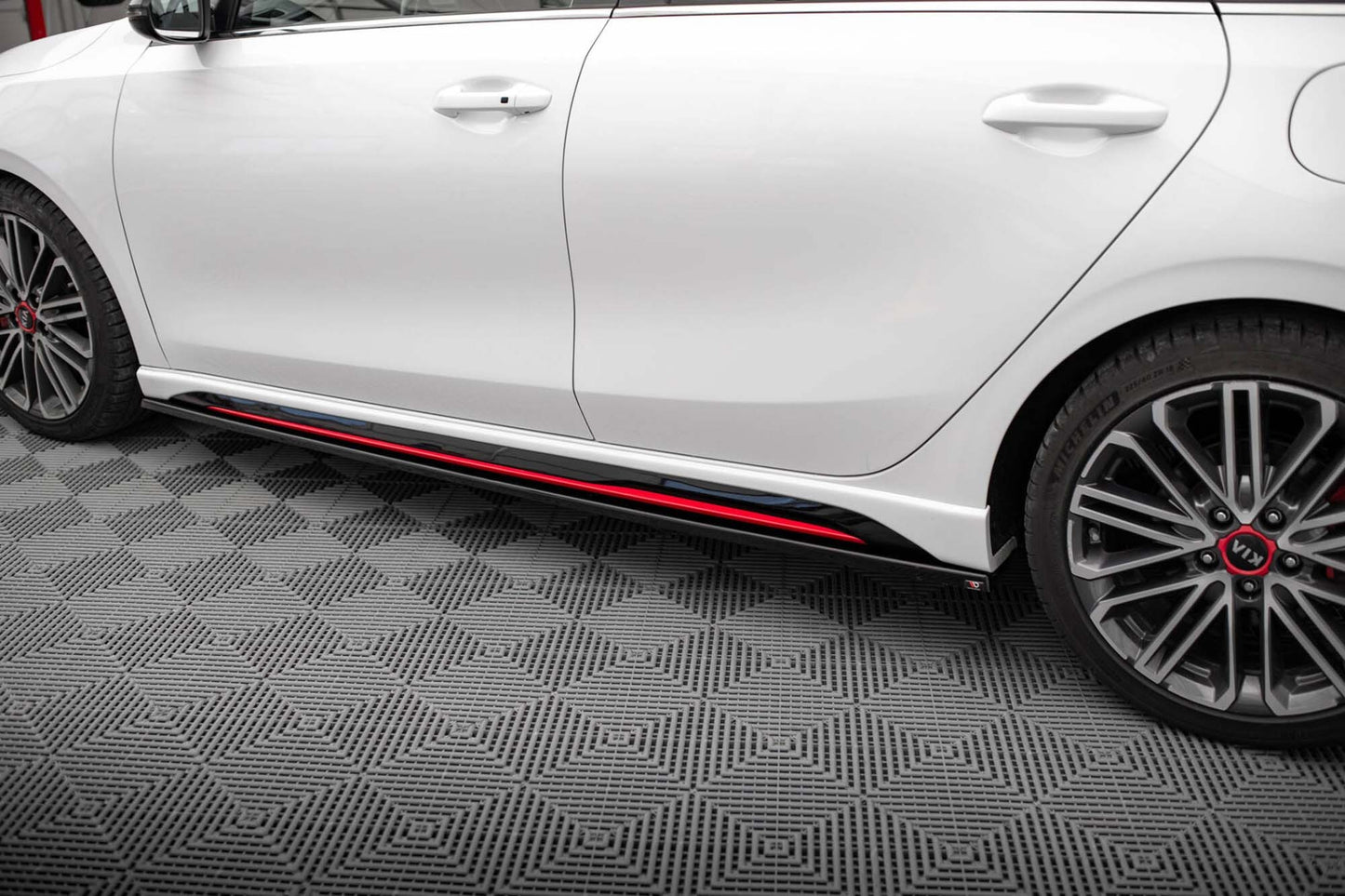 Praguri Maxton Design pentru portiere Kia Ceed GT (2018-2022), negru lac