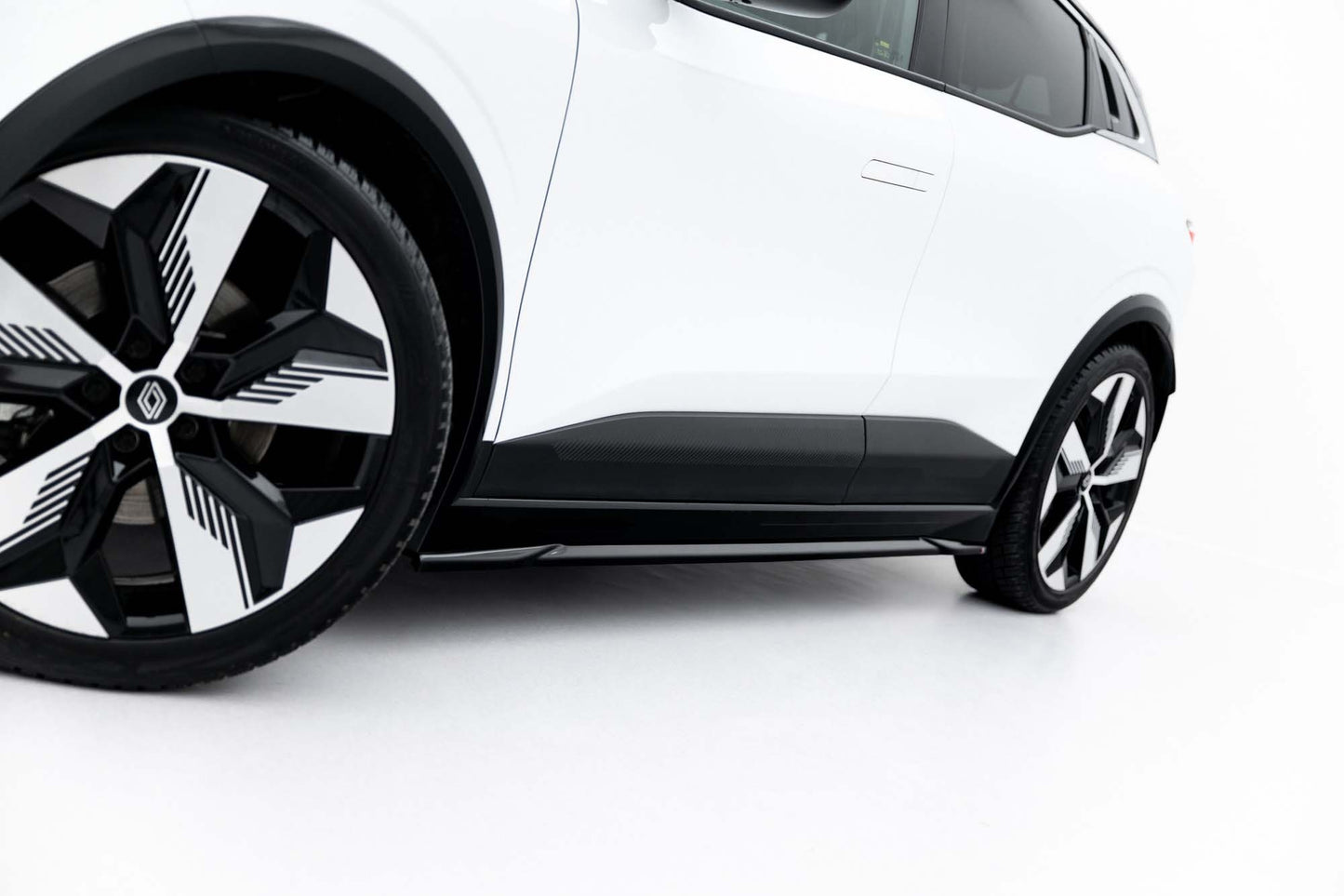 Maxton Design praguri pentru Renault Megane E-Tech (2022+), negru lac