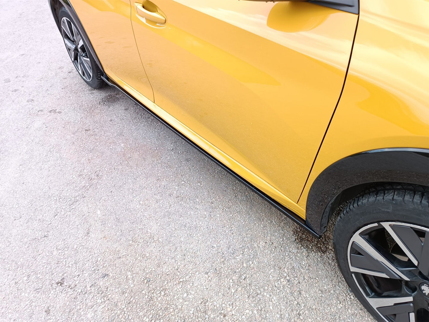 Motordrome Design pachet add-on versiunea 2 pentru praguri Peugeot 208 Mk2 (2019+)